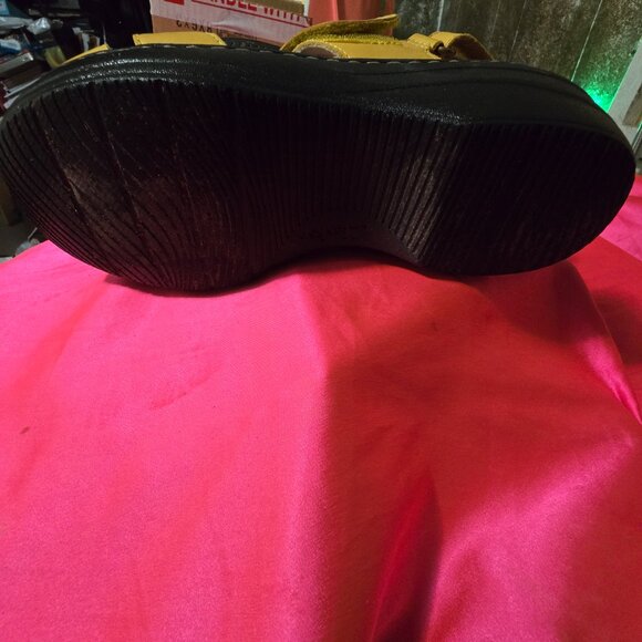 Shoes - Picture 5 of 7